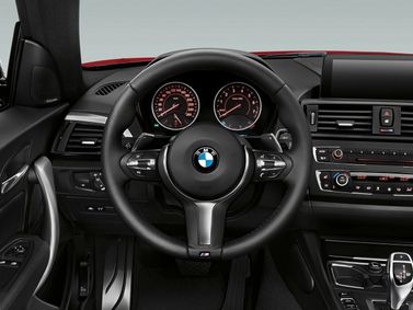 BMW 2 Series F22، كوبيه — عجلة القيادة