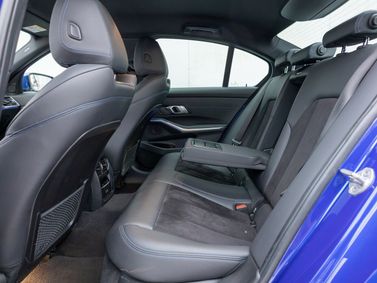 BMW 3 Series سابعاً (G2x)، سيدان — المقاعد الخلفية