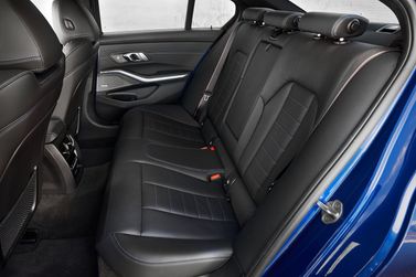 BMW 3 Series سابعاً (G2x)، سيدان — المقاعد الخلفية