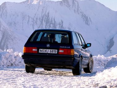 BMW 3 Series II (E30), Универсал 5 дв. — вид сзади справа
