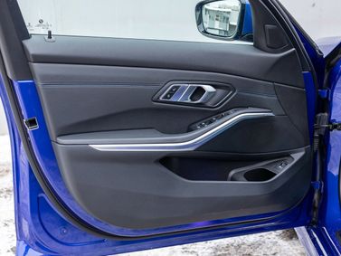 BMW 3 Series سابعاً (G2x)، سيدان — تفصيل داخلي