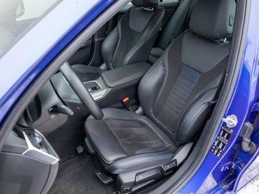 BMW 3 Series سابعاً (G2x)، سيدان — المقاعد الأمامية