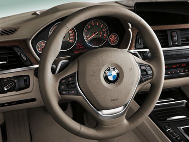 BMW 3 Series السادس (F3x)، سيدان — عجلة القيادة