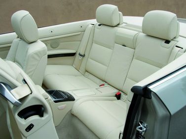 BMW 3 Series V (e90/e90/e91/e92/e93)، قابلة للتحويل — المقاعد الخلفية