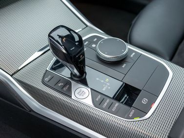 BMW 3 Series سابعاً (G2x)، سيدان — محدد ناقل الحركة
