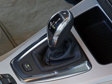 BMW 3 Series عملية فيس ليفت V (E90/E90/E91/E92/E93)، قابلة للتحويل — محدد ناقل الحركة