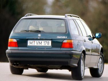 BMW 3 Series III (E36)، واجون 5 أبواب — منظر خلفي أيمن