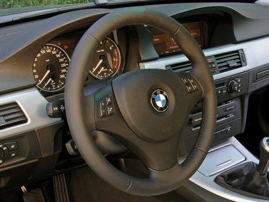 BMW 3 Series V (e90/e90/e91/e92/e93)، واجون 5 أبواب — منطقة السائق