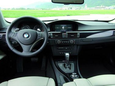 BMW 3 Series V (e90/e90/e91/e92/e93)، كوبيه — لوحة القيادة