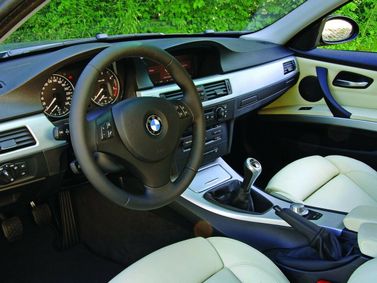 BMW 3 Series V (e90/e90/e91/e92/e93)، واجون 5 أبواب — منطقة السائق
