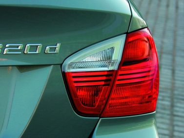 BMW 3 Series V (e90/e90/e91/e92/e93)، سيدان — المصباح الخلفي