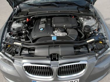 BMW 3 Series V (e90/e90/e91/e92/e93)، كوبيه — حجرة المحرك