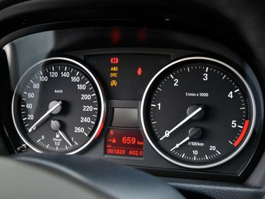 BMW 3 Series عملية فيس ليفت V (E90/E90/E91/E92/E93)، سيدان — لوحة العدادات