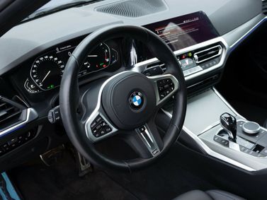 BMW 3 Series سابعاً (G2x)، سيدان — منطقة السائق