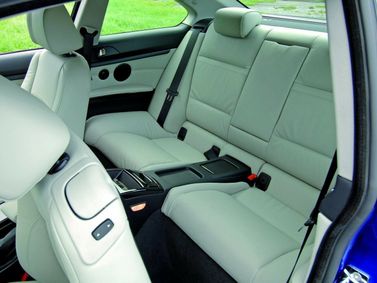 BMW 3 Series V (e90/e90/e91/e92/e93)، كوبيه — المقاعد الخلفية