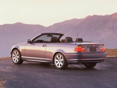 BMW 3 Series IV (E46)، قابلة للتحويل — منظر خلفي أيمن