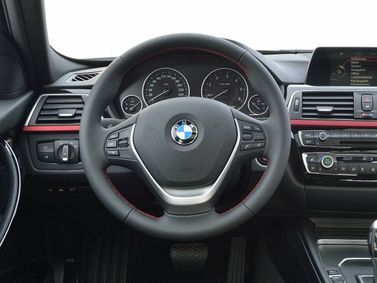 BMW 3 Series عملية فيس ليفت VI (F3x)، واجون 5 أبواب — عجلة القيادة