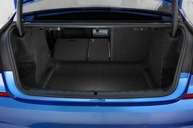 BMW 3 Series سابعاً (G2x)، سيدان — حجرة الأمتعة