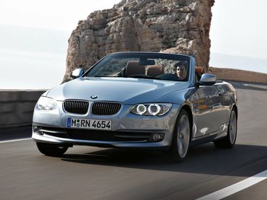 BMW 3 Series عملية فيس ليفت V (E90/E90/E91/E92/E93)، قابلة للتحويل — منظر أمامي أيمن
