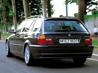 BMW 3 Series IV (E46) Рестайлинг, Универсал 5 дв. — вид сзади слева