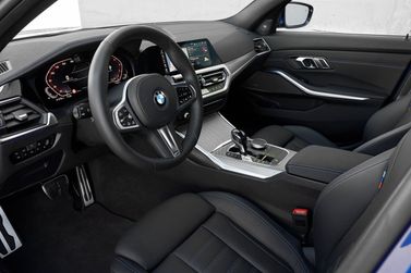 BMW 3 Series سابعاً (G2x)، سيدان — منطقة السائق