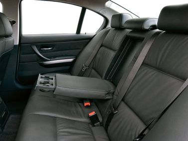BMW 3 Series V (e90/e90/e91/e92/e93)، سيدان — المقاعد الخلفية
