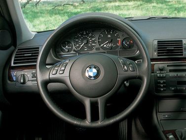 BMW 3 Series IV (E46)، واجون 5 أبواب — عجلة القيادة