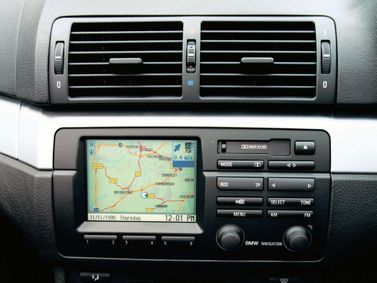 BMW 3 Series IV (E46)، واجون 5 أبواب — شاشة نظام المعلومات والترفيه