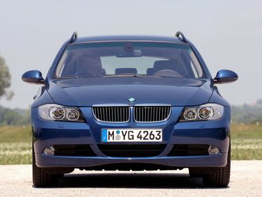BMW 3 Series V (e90/e90/e91/e92/e93)، واجون 5 أبواب — منظر أمامي