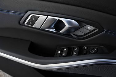 BMW 3 Series سابعاً (G2x)، سيدان — تفصيل داخلي