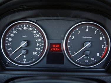 BMW 3 Series عملية فيس ليفت V (E90/E90/E91/E92/E93)، قابلة للتحويل — لوحة العدادات