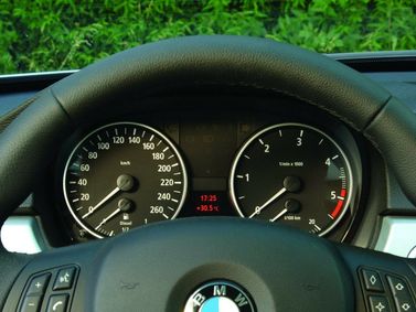 BMW 3 Series V (e90/e90/e91/e92/e93)، واجون 5 أبواب — لوحة العدادات
