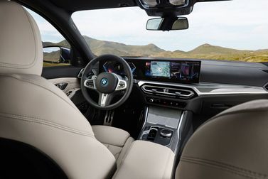 BMW 3 Series عملية فيس ليفت VII (G2x)، واجون — منطقة السائق