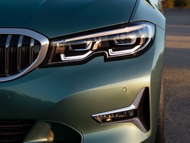 BMW 3 Series سابعاً (G2x)، واجون 5 أبواب — المصباح الأمامي