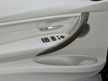 BMW 3 Series السادس (F3x)، سيدان — تفصيل داخلي
