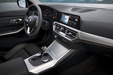 BMW 3 Series سابعاً (G2x)، سيدان — منطقة السائق