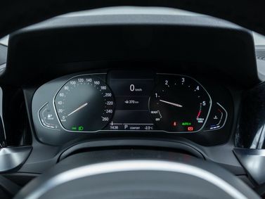 BMW 3 Series سابعاً (G2x)، سيدان — لوحة العدادات