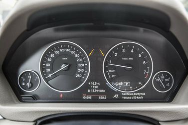 BMW 3 Series السادس (F3x)، سيدان — لوحة العدادات