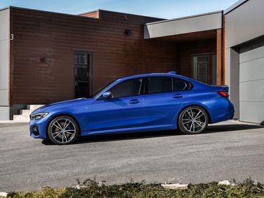BMW 3 Series سابعاً (G2x)، سيدان — منظر من الجانب الأيسر