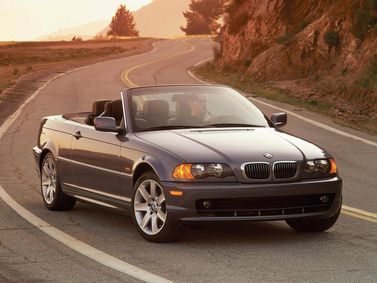 BMW 3 Series IV (E46)، قابلة للتحويل — منظر أمامي أيمن
