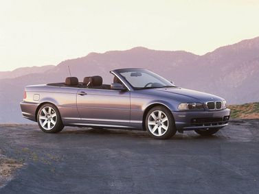 BMW 3 Series IV (E46)، قابلة للتحويل — منظر أمامي أيمن
