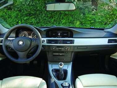 BMW 3 Series V (e90/e90/e91/e92/e93)، واجون 5 أبواب — لوحة القيادة