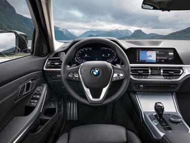 BMW 3 Series سابعاً (G2x)، سيدان — لوحة القيادة