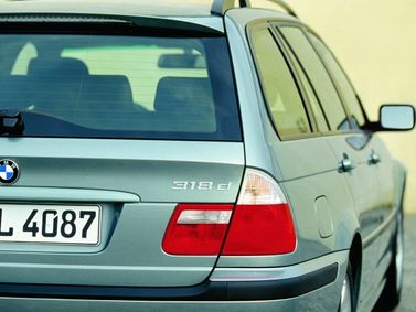 BMW 3 Series IV (E46) Рестайлинг, Универсал 5 дв. — вид сзади справа