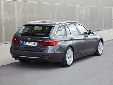BMW 3 Series السادس (F3x)، واجون 5 أبواب — منظر خلفي أيمن