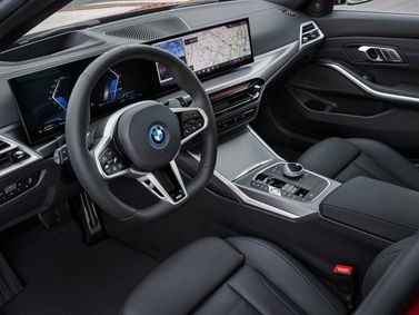 BMW 3 Series عملية فيس ليفت VII (G2x) 2، واجون 5 أبواب — منطقة السائق