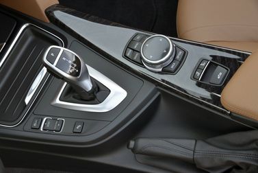BMW 4 Series ف32/ف33/ف36، قابلة للتحويل — الكونسول الوسطي