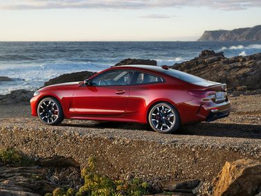 BMW 4 Series G22، G23، G26 فيس ليفت G22، G23، G26، كوبيه — منظر خلفي بزاوية ثلاثة أرباع