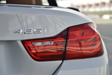 BMW 4 Series ف32/ف33/ف36، قابلة للتحويل — الجزء الخلفي من السيارة عن قرب