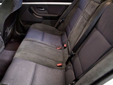 BMW 5 Series عملية فيس ليفت IV (E39)، سيدان — المقاعد الخلفية